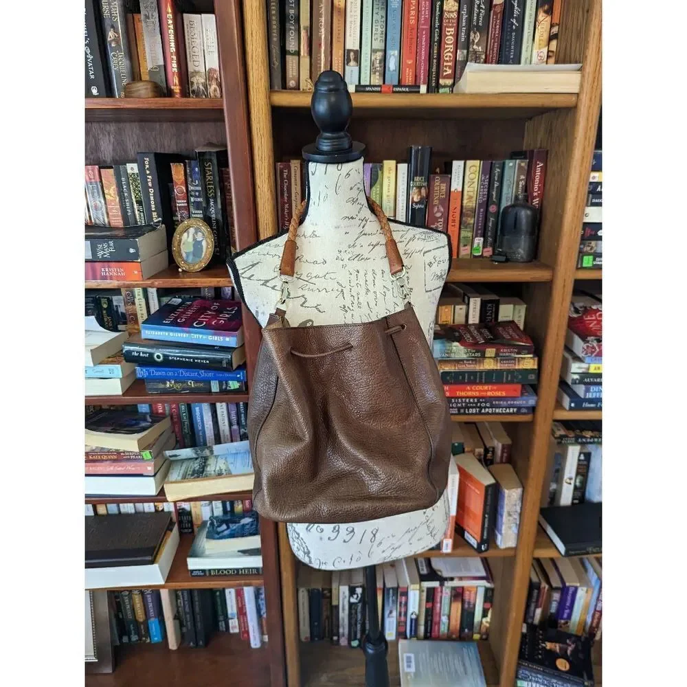 SA santamaro le marche leather bucket bag and attached wallet euc